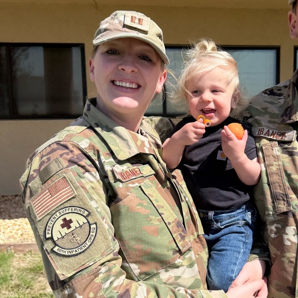 Meet your Posher, Laura - Picture 2 of 2